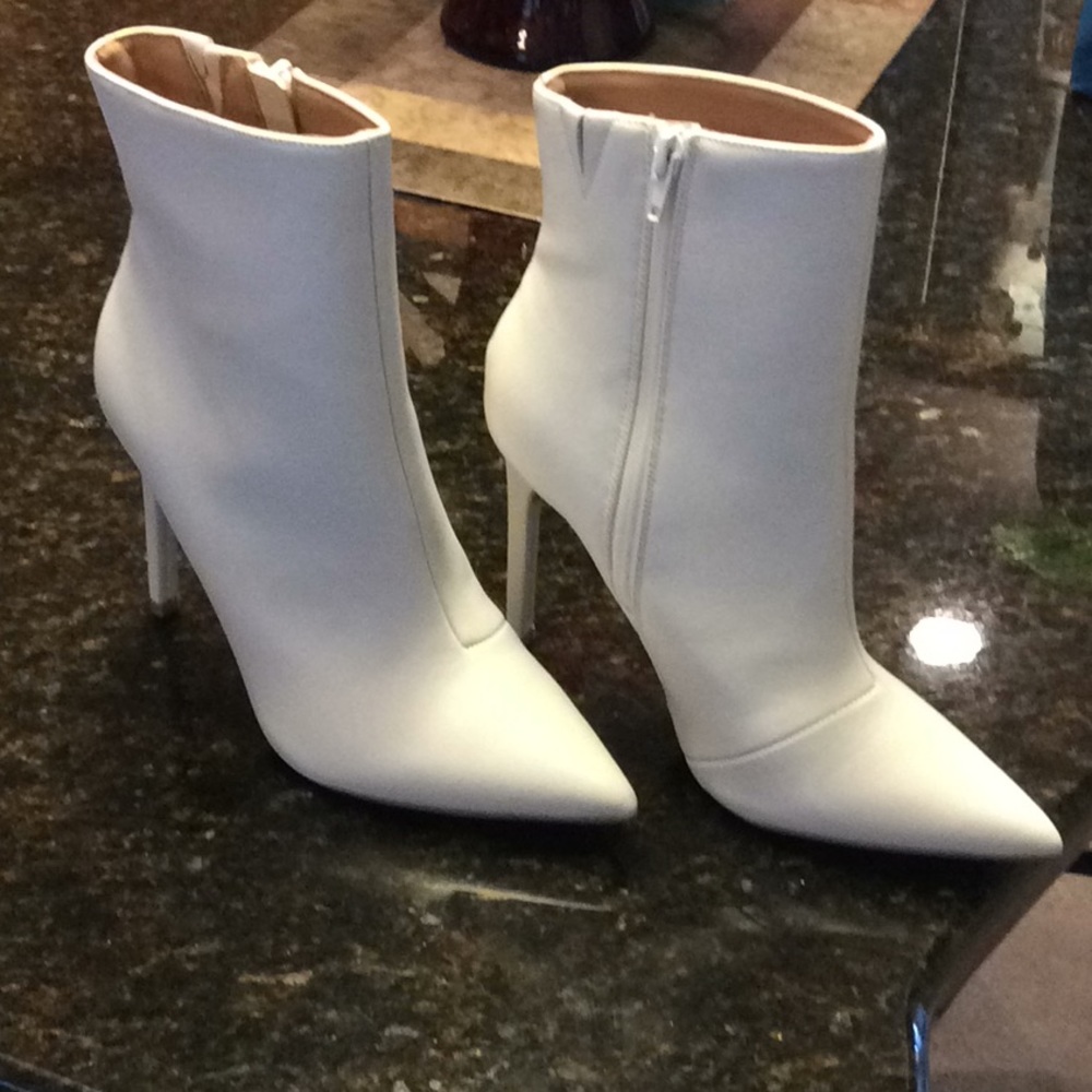 Look brand new. Worn once